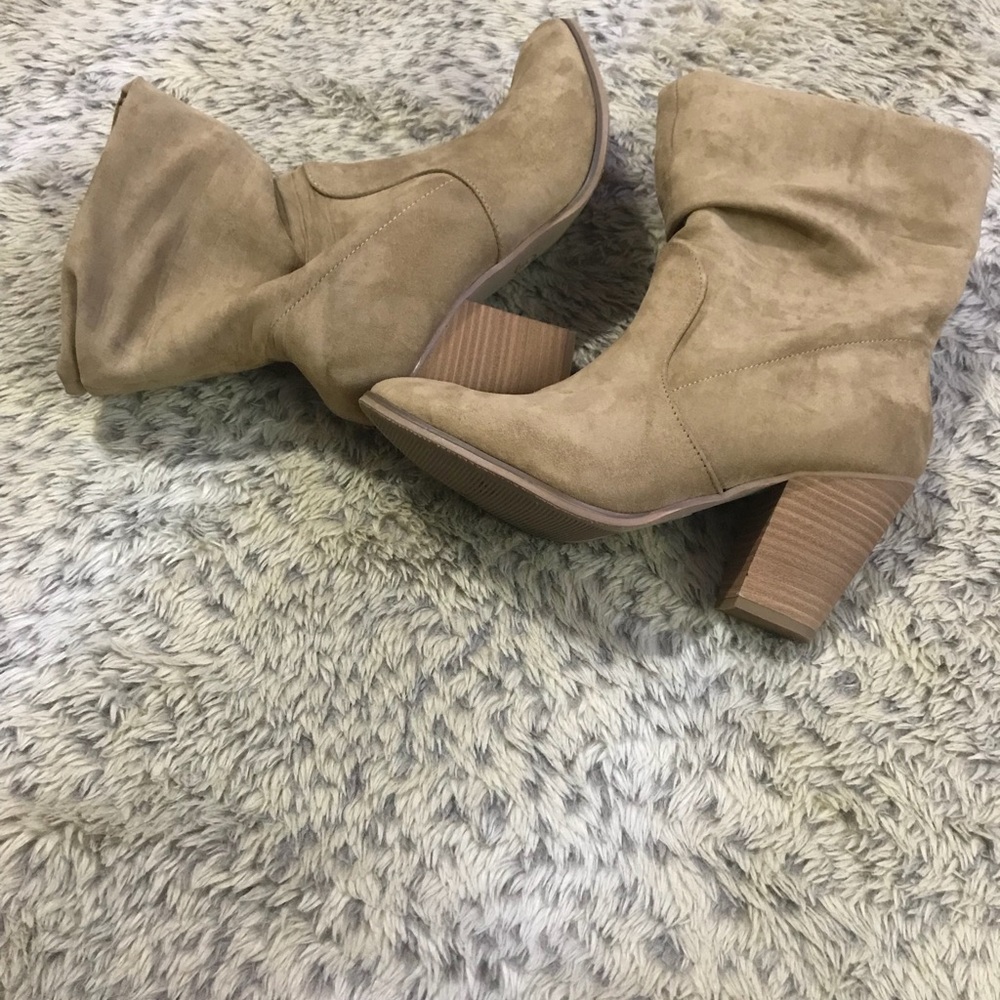 Boots - Picture 3 of 4